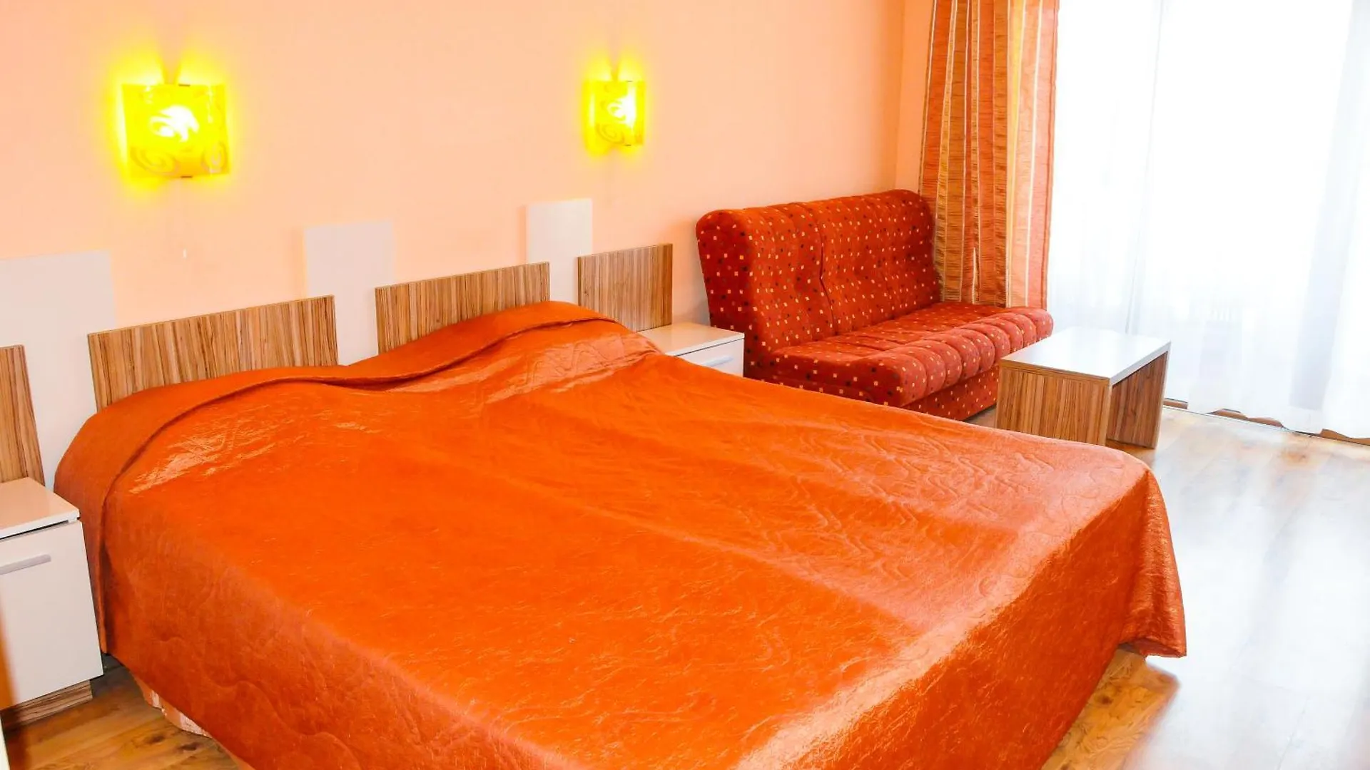 Hotel Apolis Sozopol 3*,